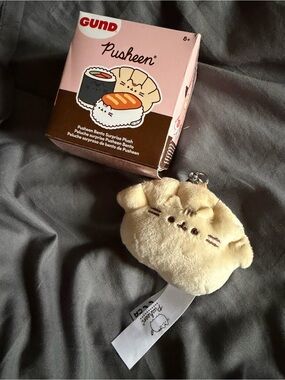 Pusheen Bento Surprise Blush Keychain - (DUMPLING/GYOZA) - Gund